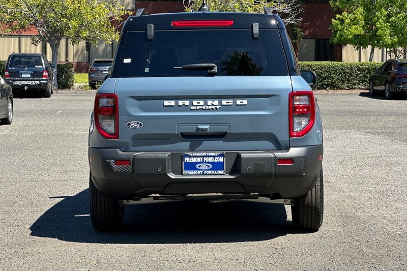 Ford Bronco Sport Vehicle Full-screen Gallery Image 04