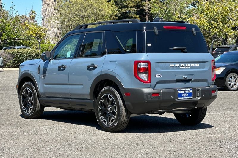 Ford Bronco Sport Vehicle Full-screen Gallery Image 05
