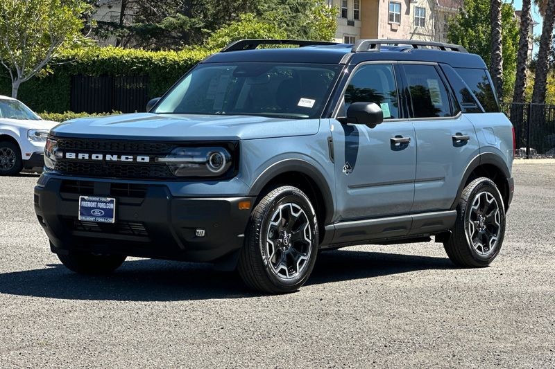Ford Bronco Sport Vehicle Full-screen Gallery Image 07