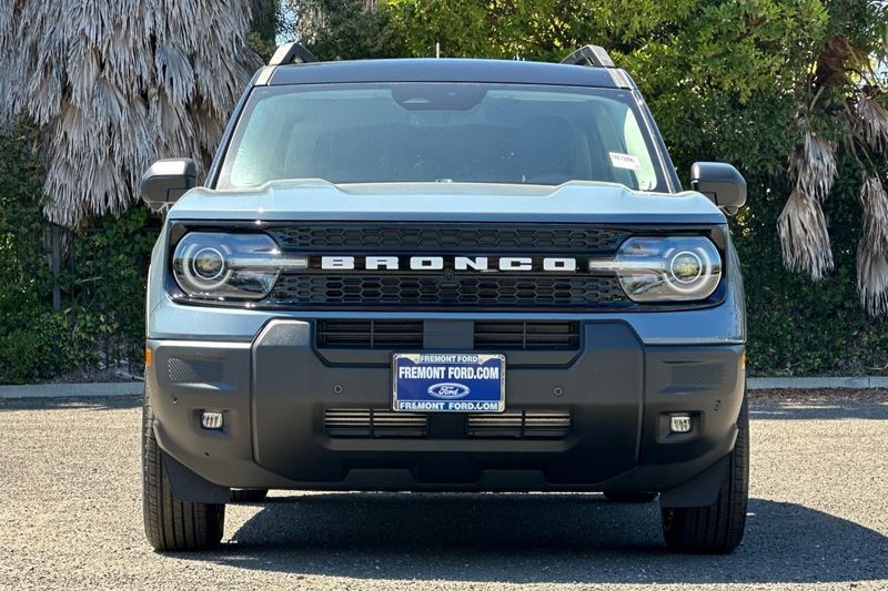 Ford Bronco Sport Vehicle Full-screen Gallery Image 08