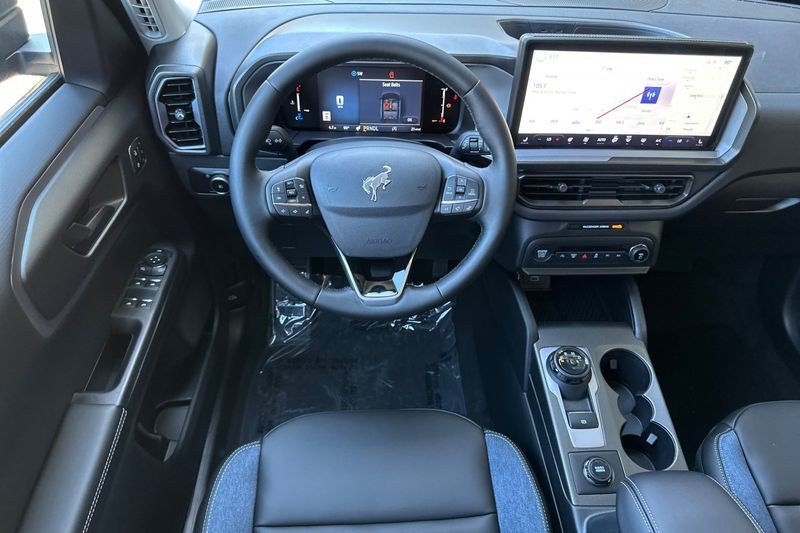 Ford Bronco Sport Vehicle Full-screen Gallery Image 15