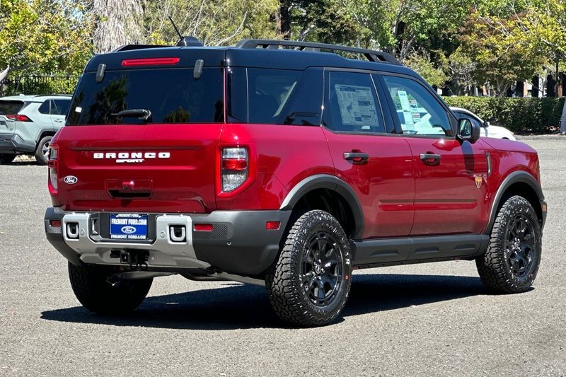 Ford Bronco Sport Vehicle Full-screen Gallery Image 03