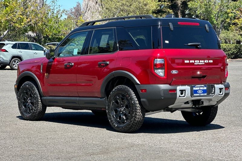 Ford Bronco Sport Vehicle Full-screen Gallery Image 05