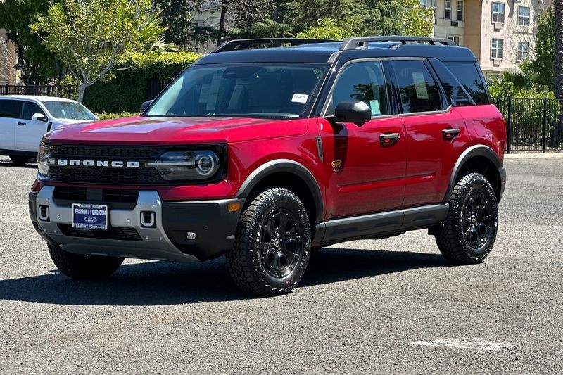 Ford Bronco Sport Vehicle Full-screen Gallery Image 07