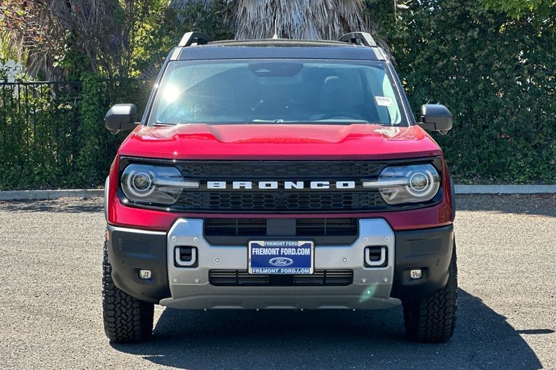 Ford Bronco Sport Vehicle Full-screen Gallery Image 08