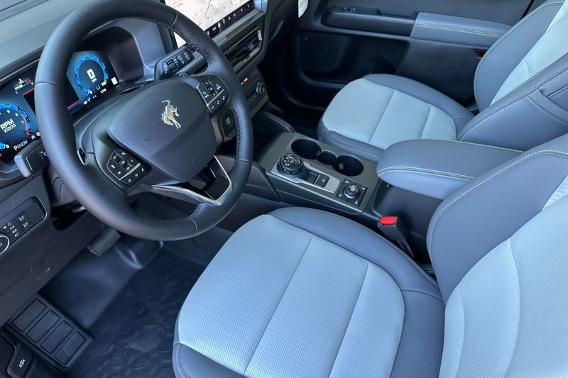 Ford Bronco Sport Vehicle Full-screen Gallery Image 09