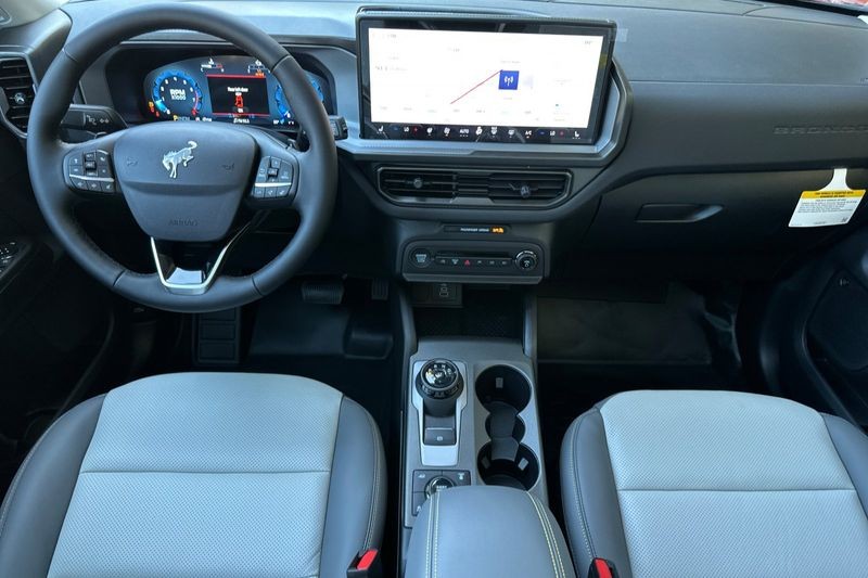 Ford Bronco Sport Vehicle Full-screen Gallery Image 14