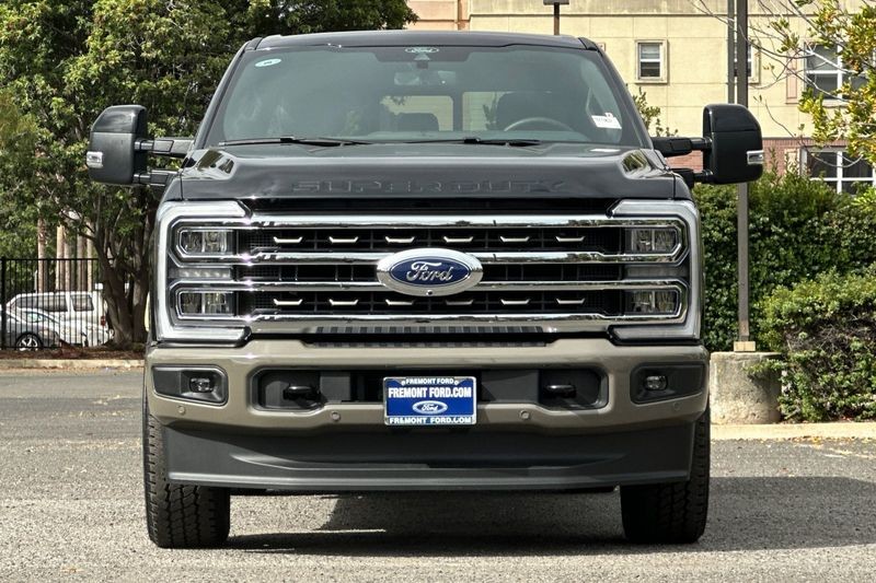 Ford F-250SD Vehicle Full-screen Gallery Image 08