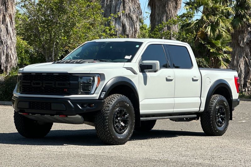 Ford F-150 Vehicle Full-screen Gallery Image 08