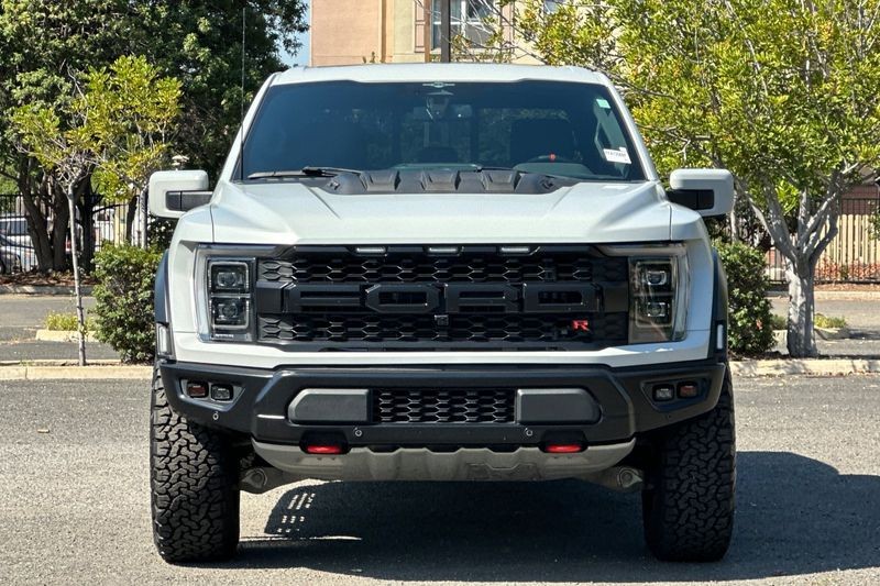 Ford F-150 Vehicle Full-screen Gallery Image 09
