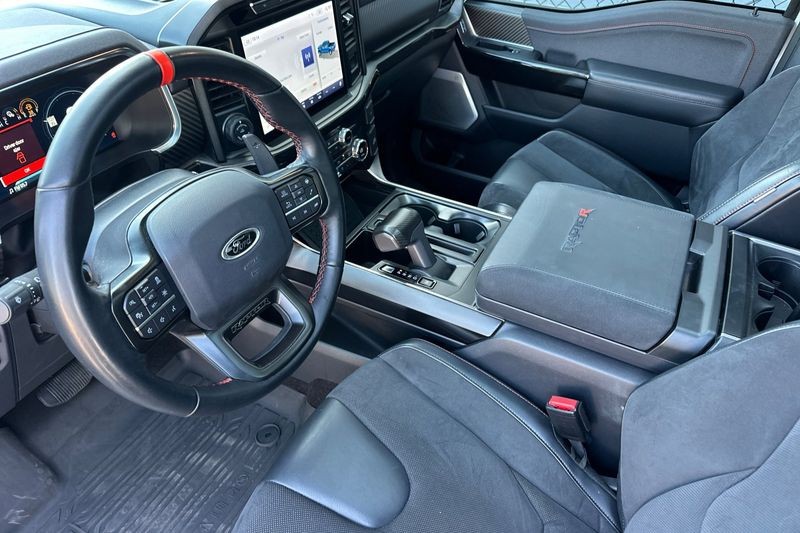 Ford F-150 Vehicle Full-screen Gallery Image 10
