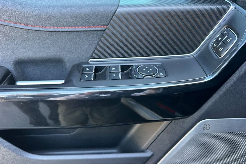 Ford F-150 Vehicle Full-screen Gallery Image 11