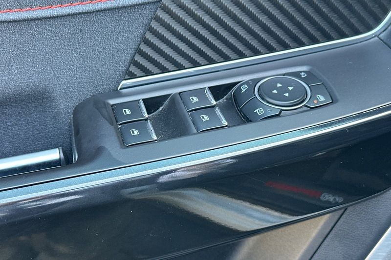Ford F-150 Vehicle Full-screen Gallery Image 12