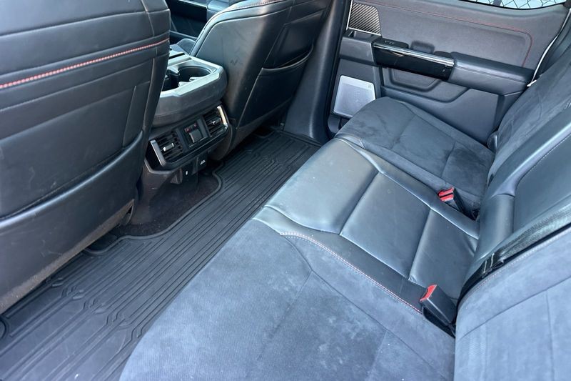 Ford F-150 Vehicle Full-screen Gallery Image 14