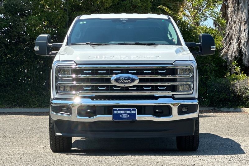 Ford F-250SD Vehicle Full-screen Gallery Image 08