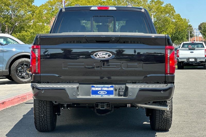 Ford F-150 Vehicle Full-screen Gallery Image 04