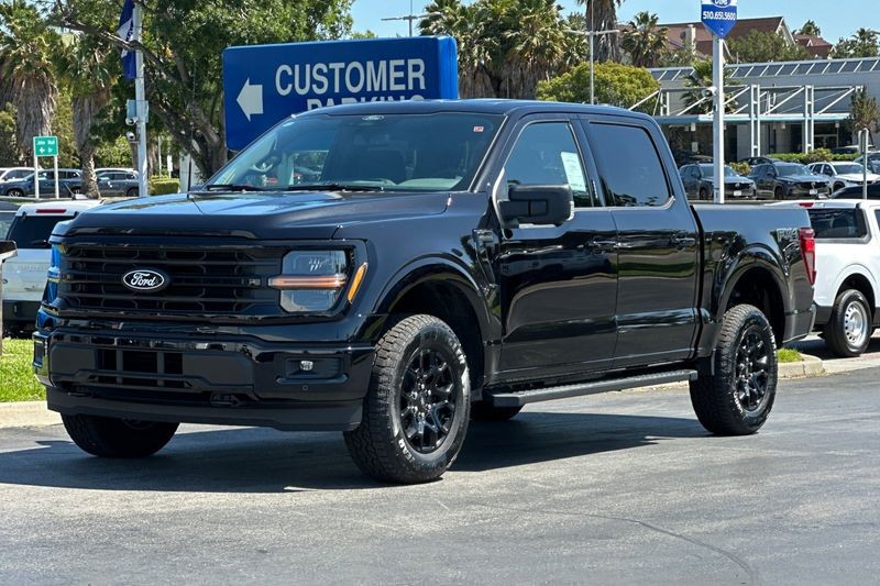 Ford F-150 Vehicle Full-screen Gallery Image 07
