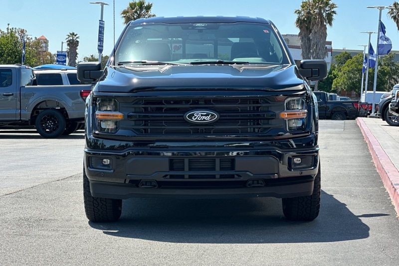 Ford F-150 Vehicle Full-screen Gallery Image 08