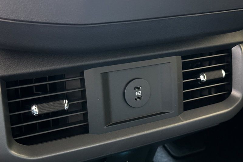 Ford F-150 Vehicle Full-screen Gallery Image 13