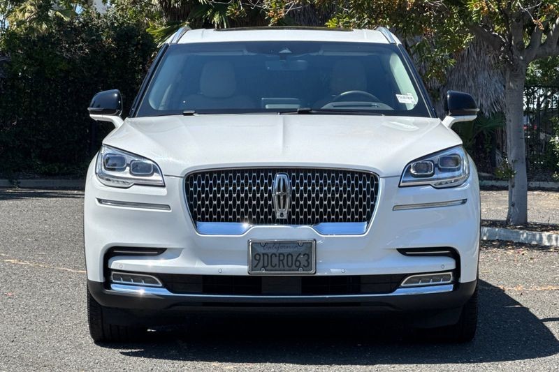 Lincoln Aviator Vehicle Full-screen Gallery Image 08