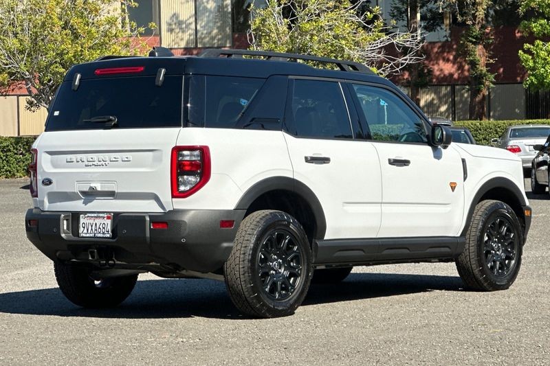Ford Bronco Sport Vehicle Full-screen Gallery Image 03