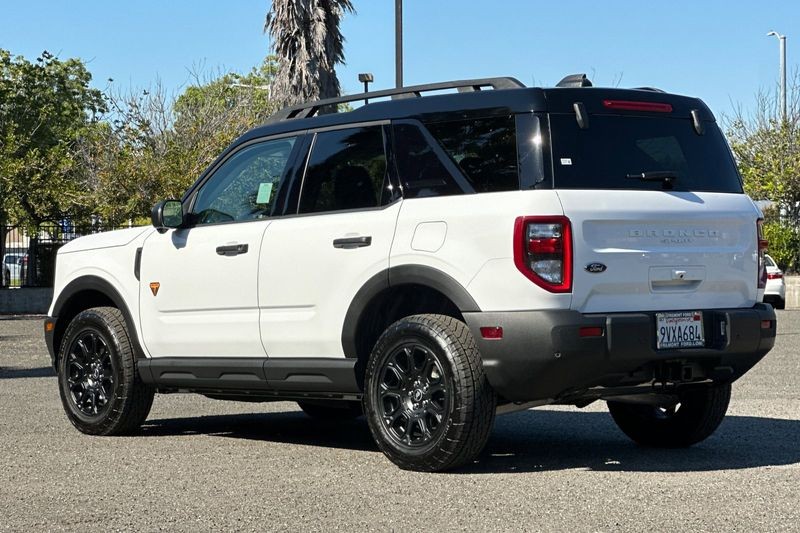 Ford Bronco Sport Vehicle Full-screen Gallery Image 05