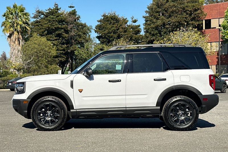 Ford Bronco Sport Vehicle Full-screen Gallery Image 07