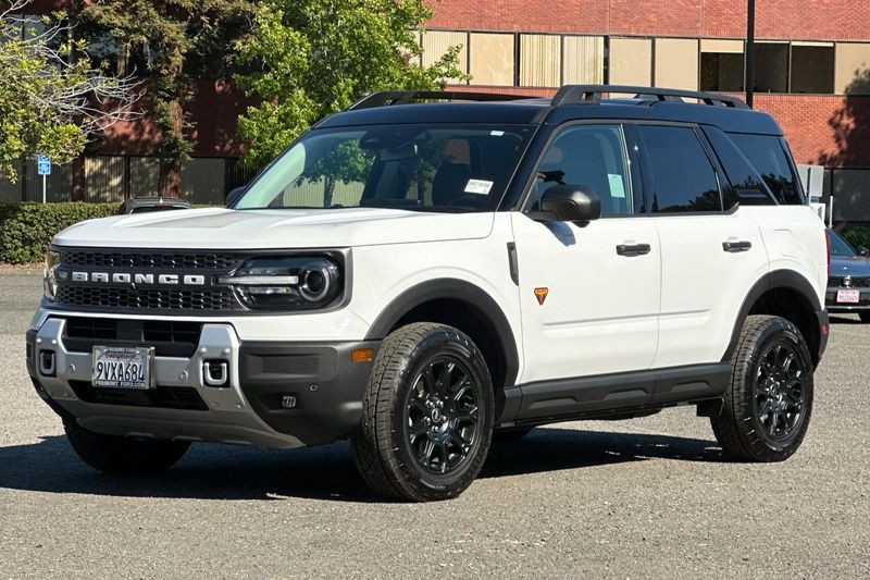 Ford Bronco Sport Vehicle Full-screen Gallery Image 08