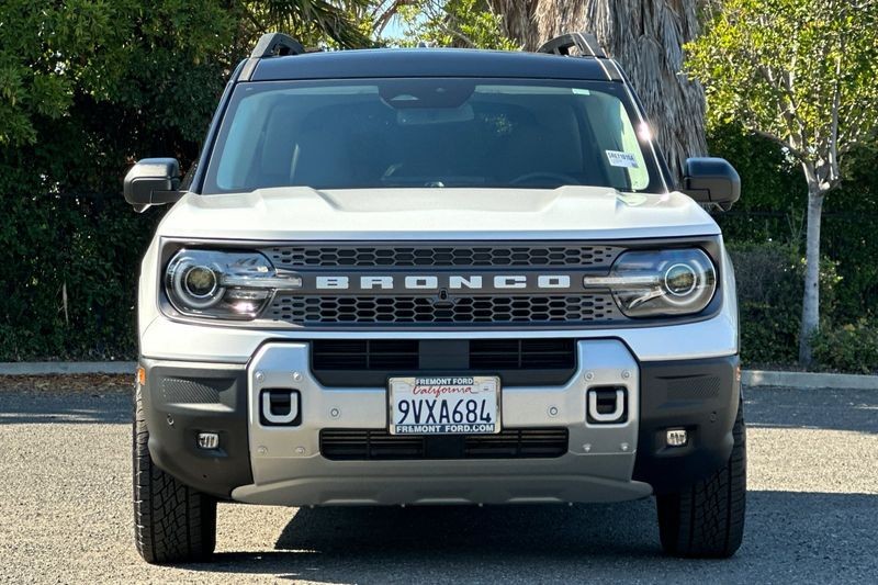 Ford Bronco Sport Vehicle Full-screen Gallery Image 09