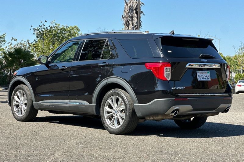 Ford Explorer Vehicle Full-screen Gallery Image 05