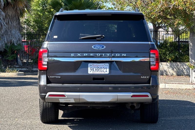Ford Expedition Max Vehicle Full-screen Gallery Image 04