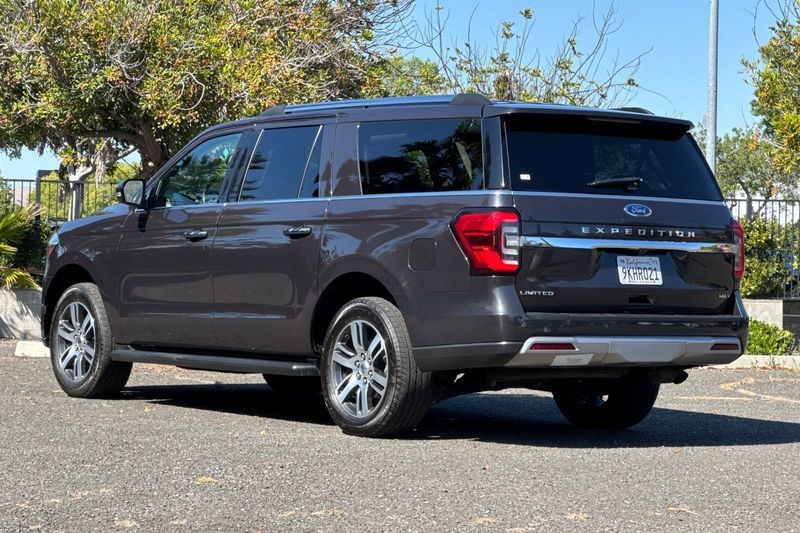 Ford Expedition Max Vehicle Full-screen Gallery Image 05