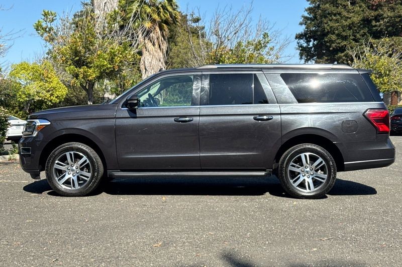 Ford Expedition Max Vehicle Full-screen Gallery Image 07