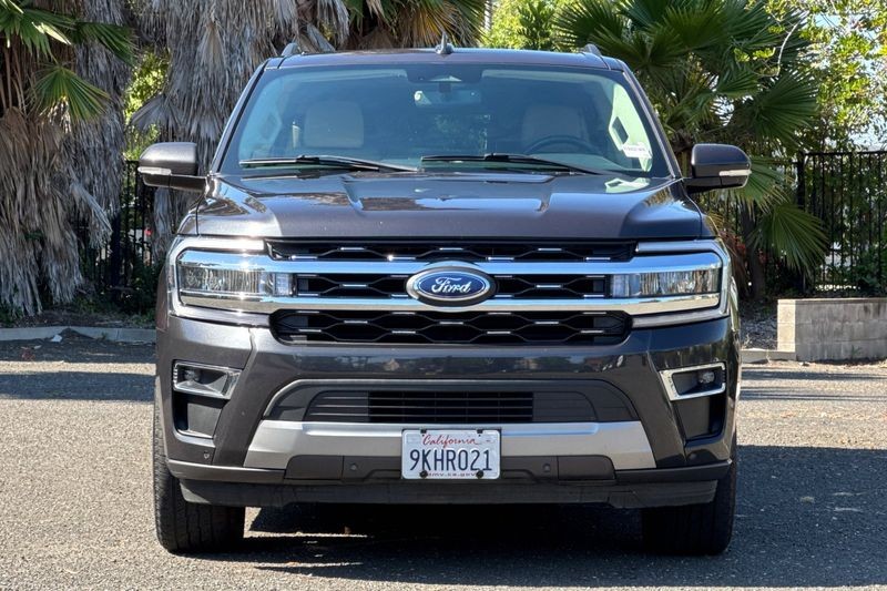 Ford Expedition Max Vehicle Full-screen Gallery Image 09