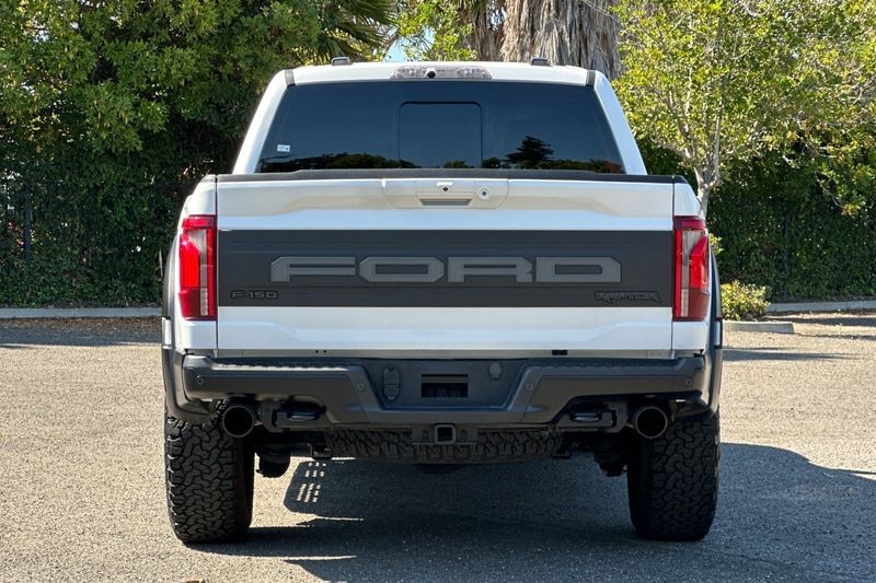 Ford F-150 Vehicle Full-screen Gallery Image 04