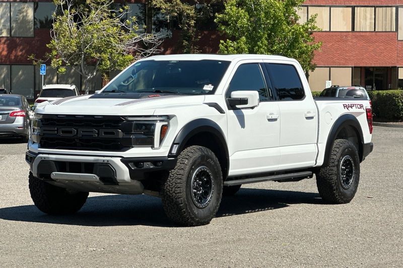 Ford F-150 Vehicle Full-screen Gallery Image 08