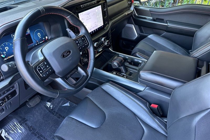 Ford F-150 Vehicle Full-screen Gallery Image 10