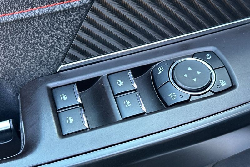 Ford F-150 Vehicle Full-screen Gallery Image 12