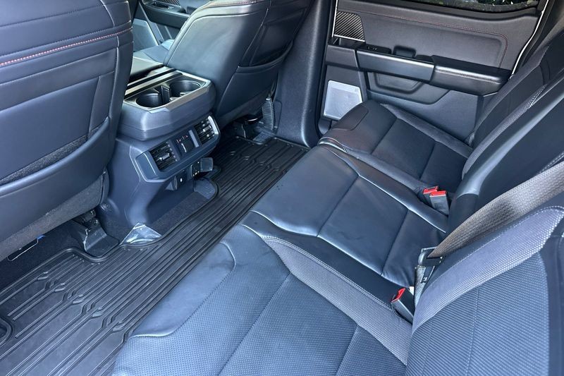 Ford F-150 Vehicle Full-screen Gallery Image 14