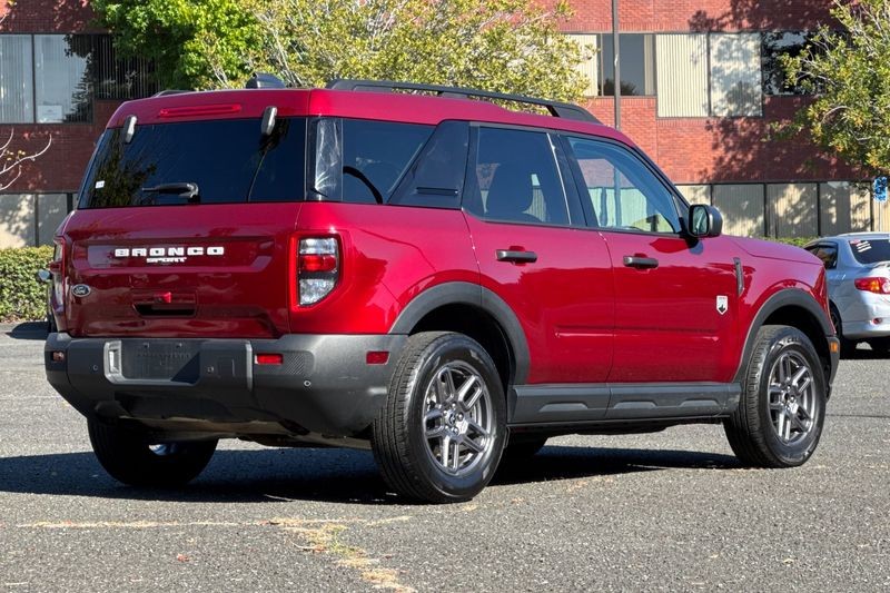 Ford Bronco Sport Vehicle Full-screen Gallery Image 03
