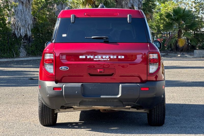 Ford Bronco Sport Vehicle Full-screen Gallery Image 04