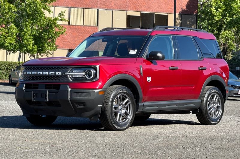 Ford Bronco Sport Vehicle Full-screen Gallery Image 08