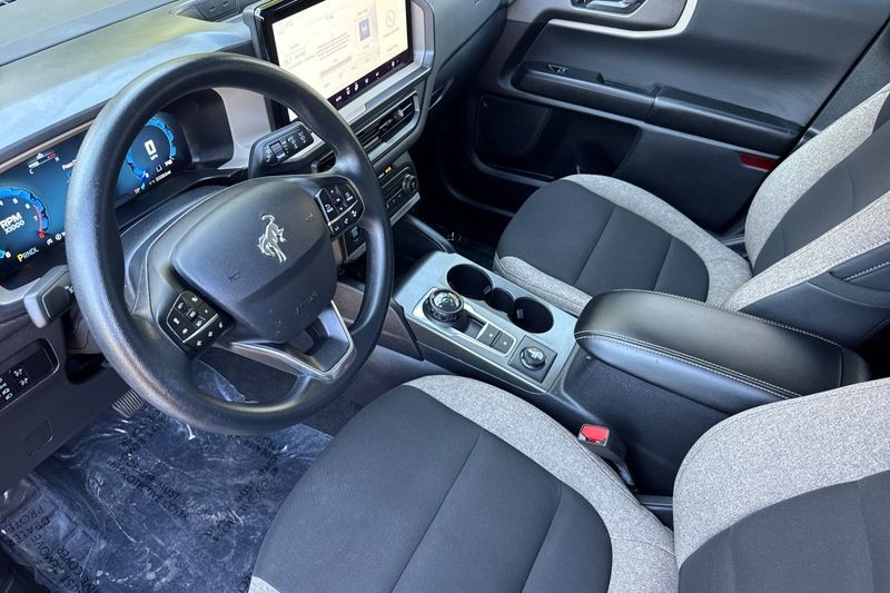 Ford Bronco Sport Vehicle Full-screen Gallery Image 10