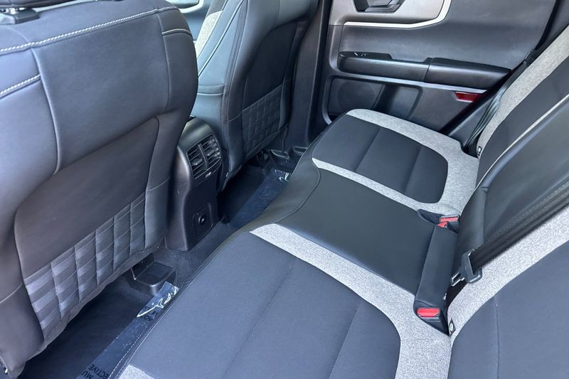 Ford Bronco Sport Vehicle Full-screen Gallery Image 14