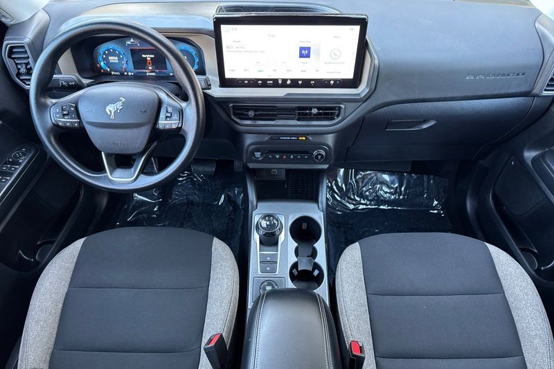 Ford Bronco Sport Vehicle Full-screen Gallery Image 15