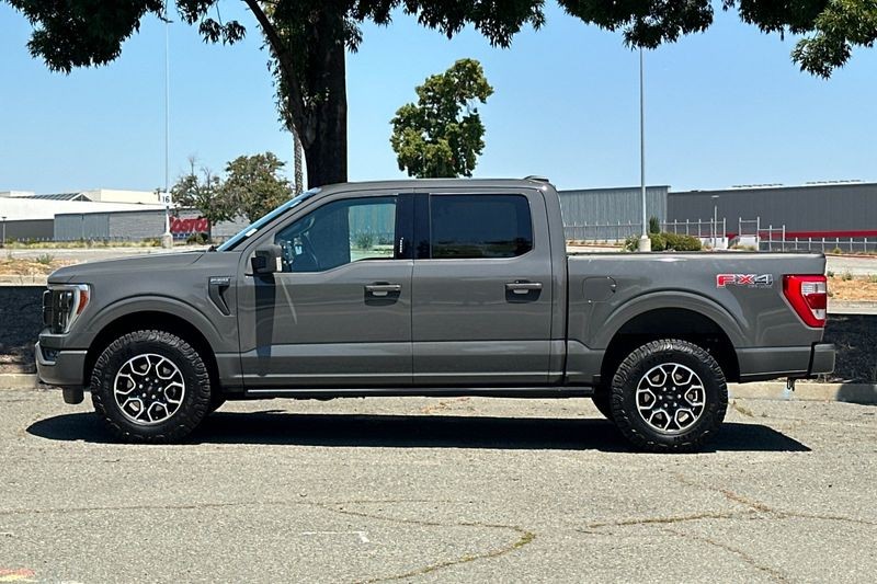 Ford F-150 Vehicle Full-screen Gallery Image 07