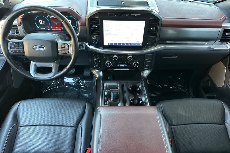 Ford F-150 Vehicle Full-screen Gallery Image 15