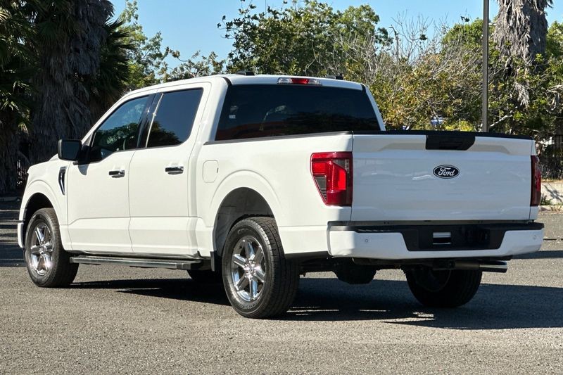 Ford F-150 Vehicle Full-screen Gallery Image 05