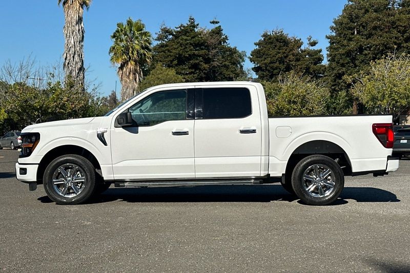 Ford F-150 Vehicle Full-screen Gallery Image 07