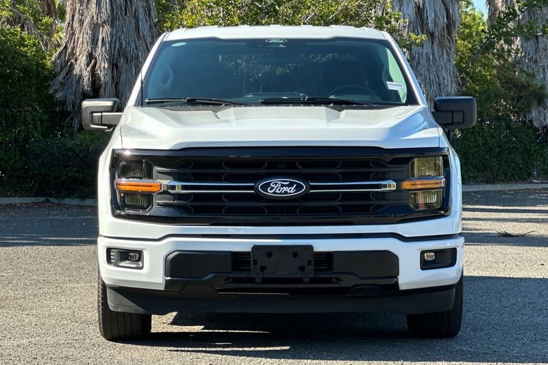 Ford F-150 Vehicle Full-screen Gallery Image 09